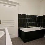 Old Lille: Charming Renovated 아파트 *